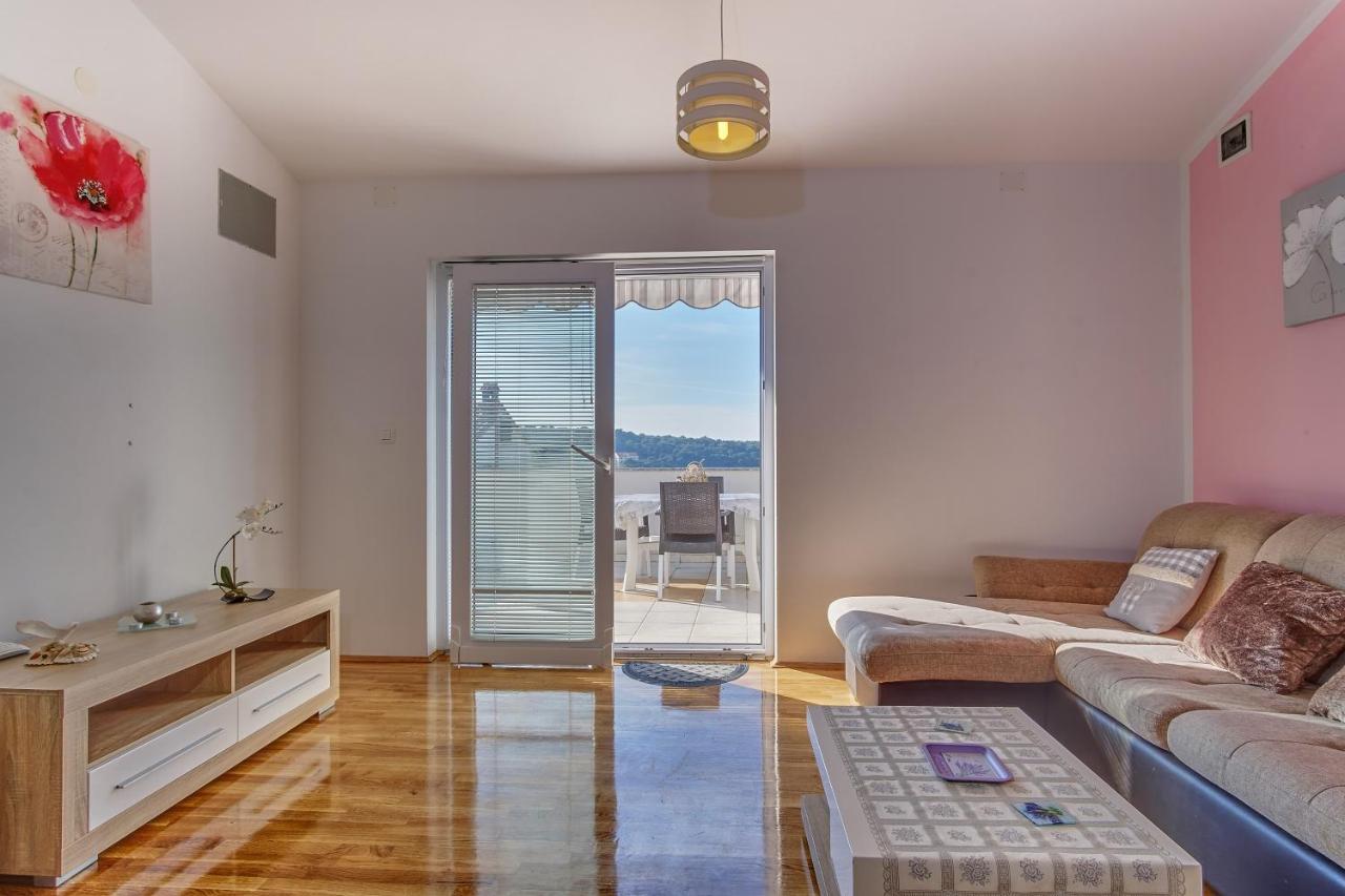 Apartments Zerjav มาลีโลชินจ์ ภายนอก รูปภาพ